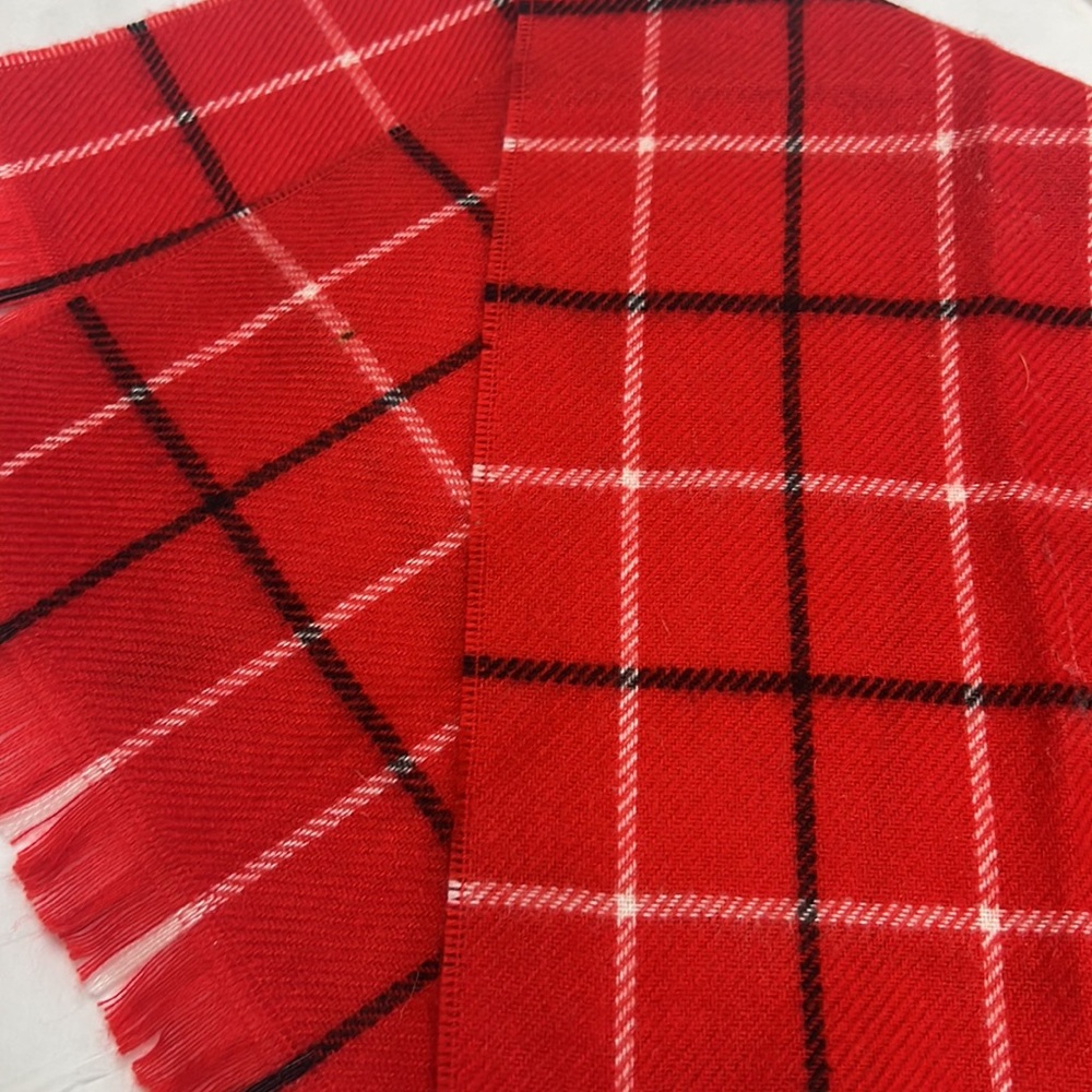 Red Cashmere Plaid Fringe Soft Scarf• Excellent Condition